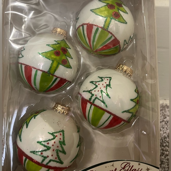 Krebs Elegant Glass Christmas Ornaments 2 Boxes of 4 Ornaments Each - Picture 2 of 4